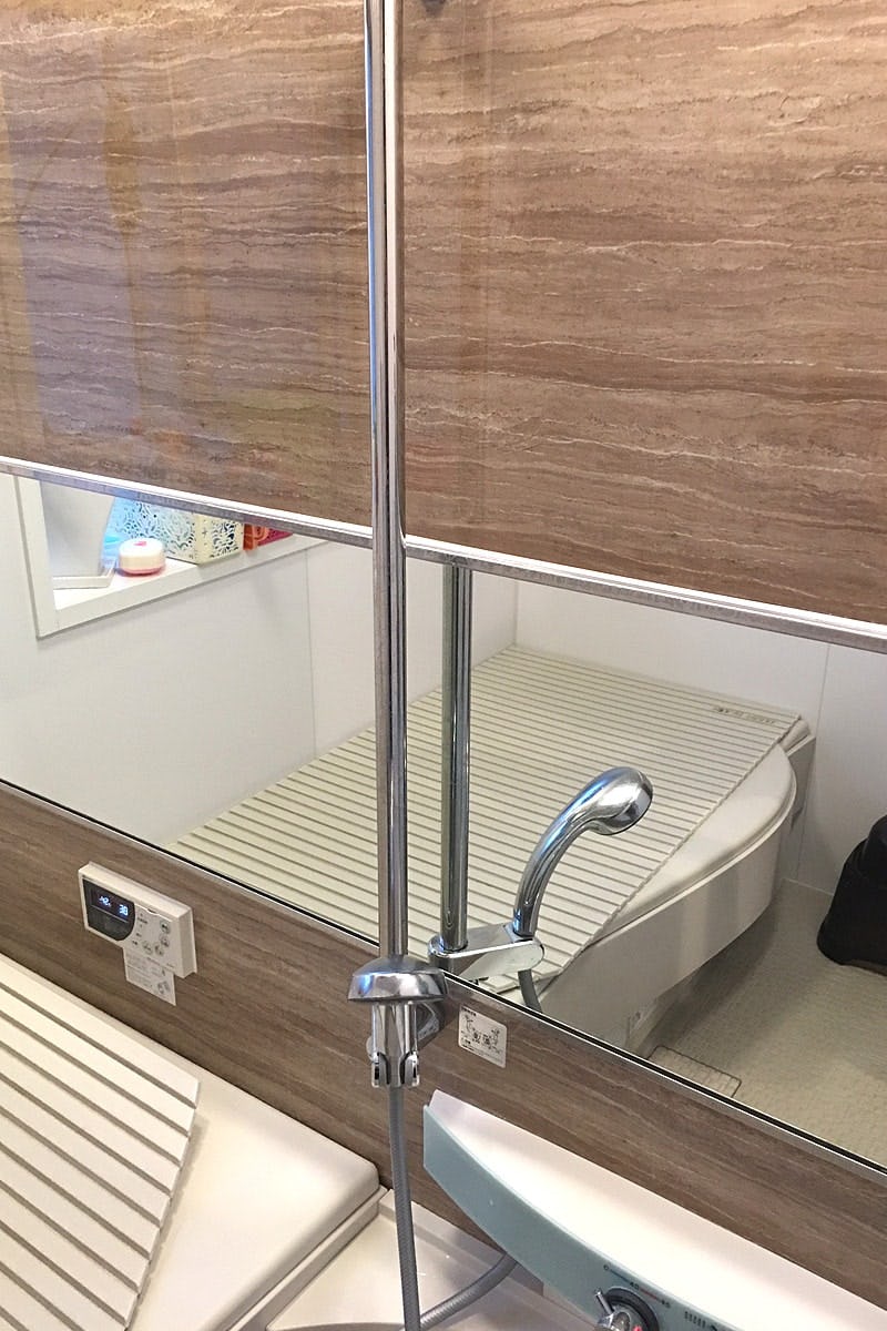 腐食や水垢で汚れた横長の浴室鏡を防湿ミラーHGに交換/K様 - 交換後(1)