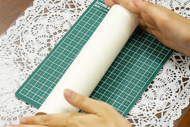 万華鏡の作り方 - 紙筒をカットする (完了)
