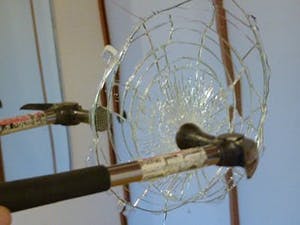 破片が飛び散ることが少ない鏡
